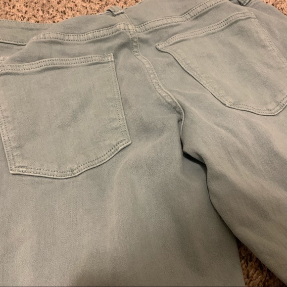 Universal Thread Green Mid-Rise Skinny Jeans, 6/28 - Picture 8 of 11